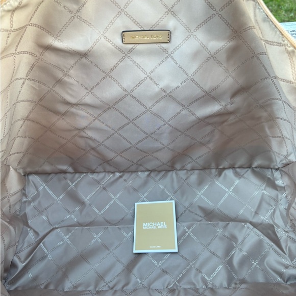 NWT ANIMAL PRINT MICHAEL KORS BIG BOY OVERNIGHT SET! - Picture 8 of 10